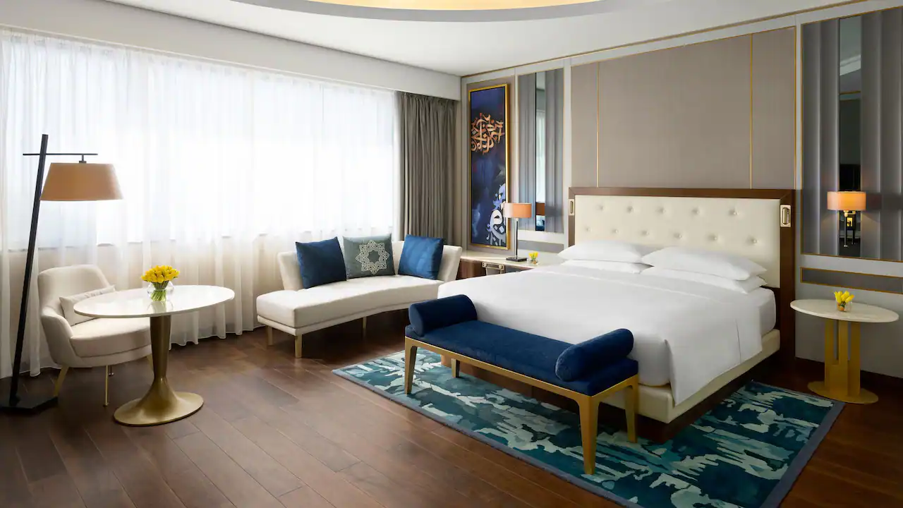 Grand-Hyatt-Al-Khobar-P005-Club-King-Guestroom.16x9.webp